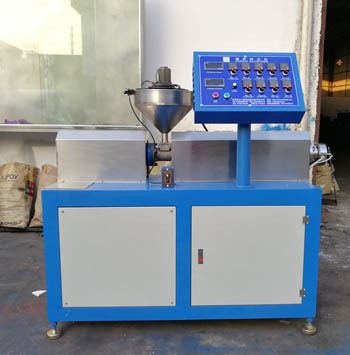twin screw extruder