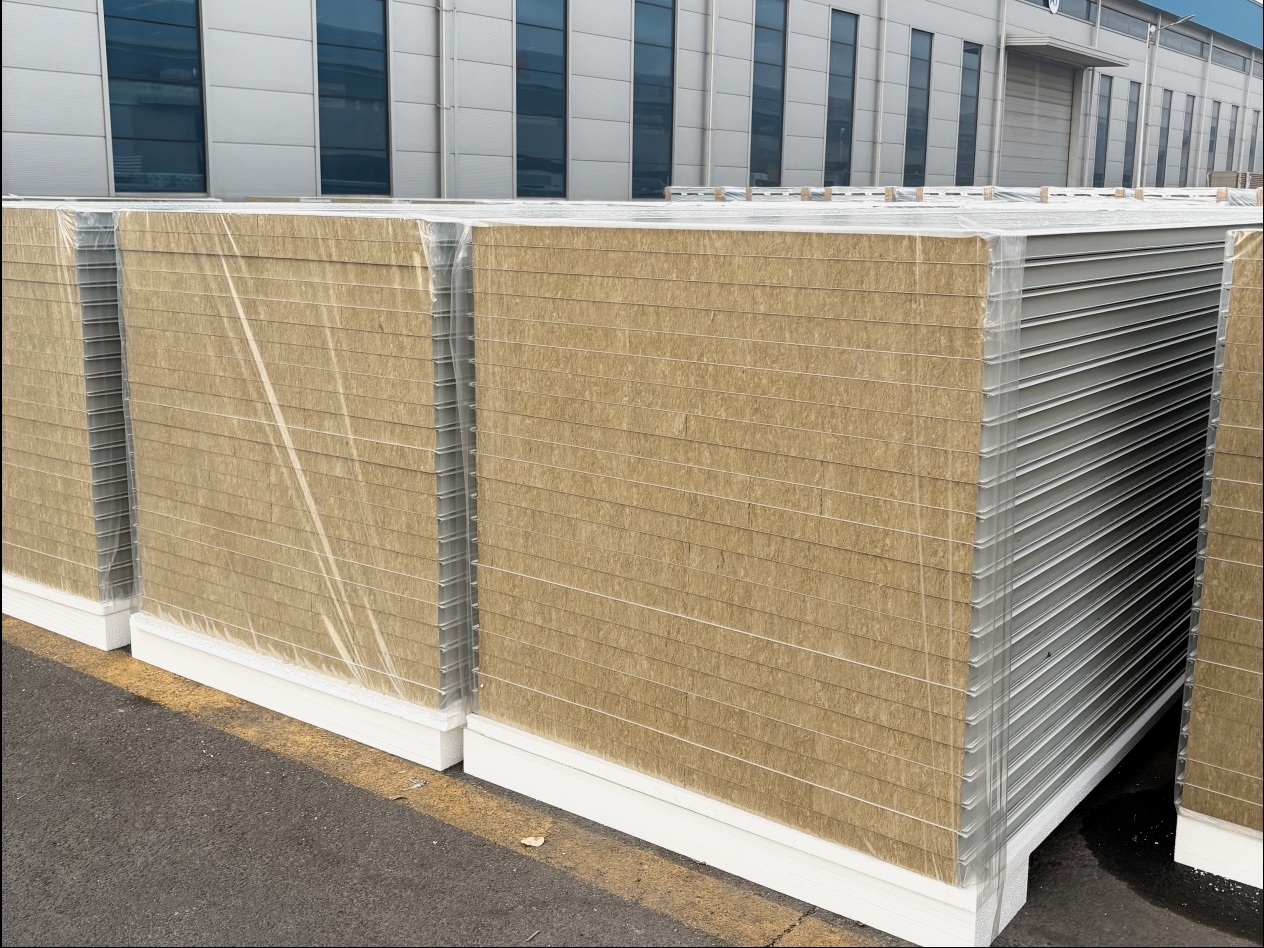 Advantages and Application Scenarios of Handmade Rock Wool Cleanroom Panels