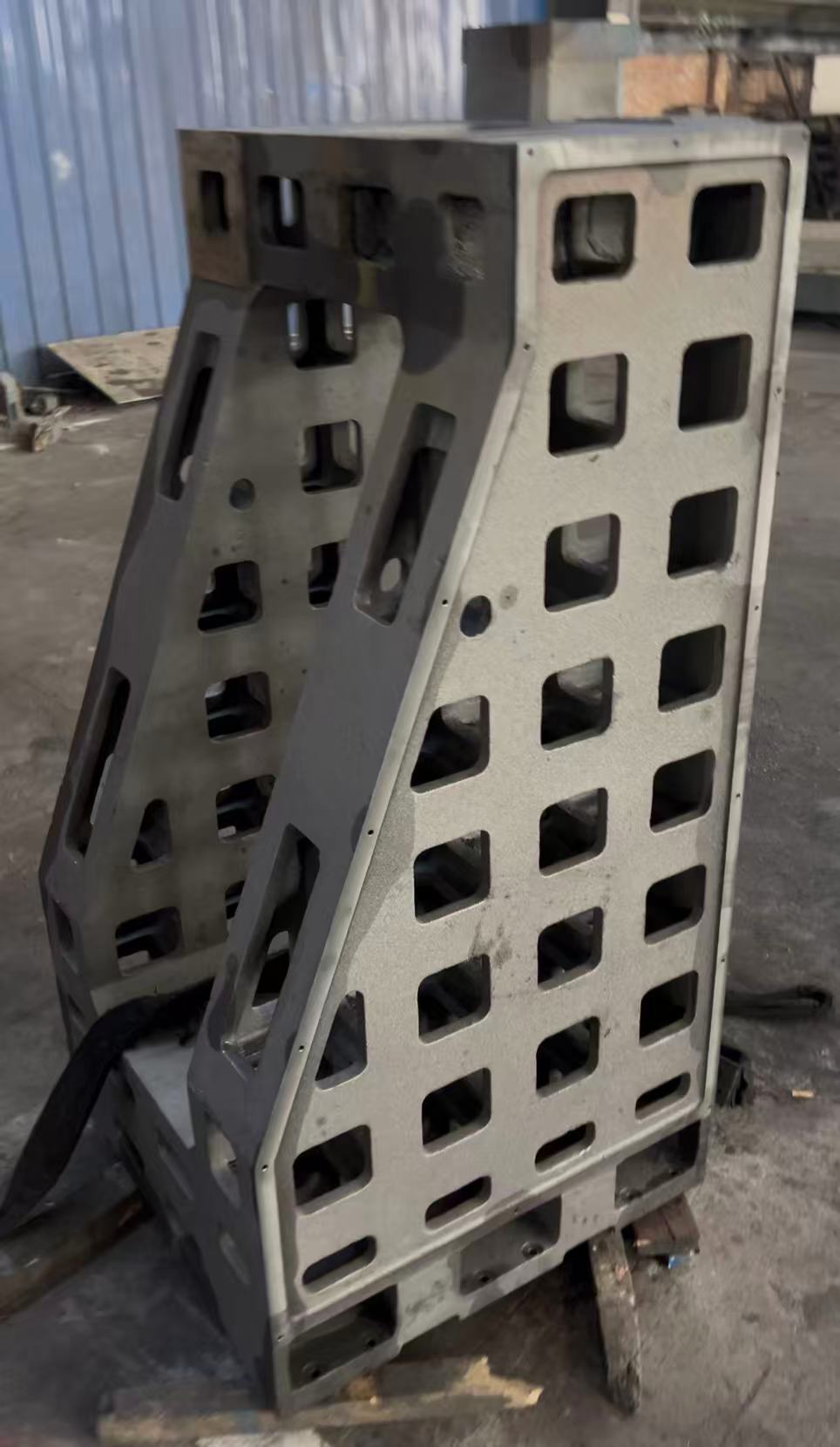 cast iron machine tool columns (large scale industrial equipment support frames): core system for vertical precision guidance and ultra load bearing support