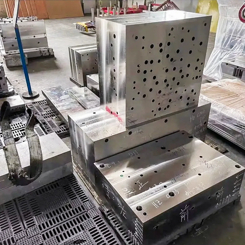Plastic Injection Mold Design Mould with Mold Base (Ejector plate) Automobile Deflector High Pressure Die Casting