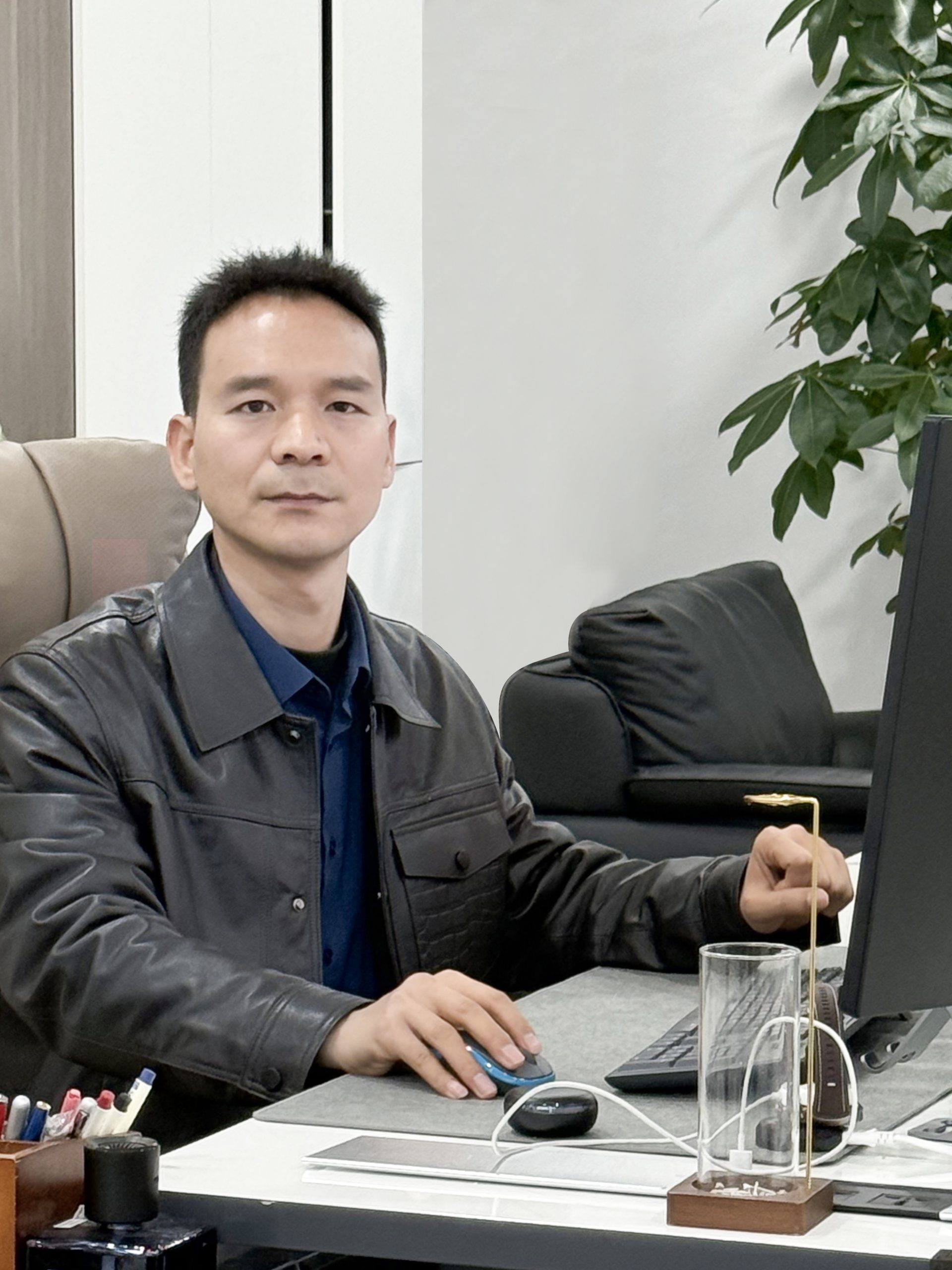 职位：manager director名字：michael
