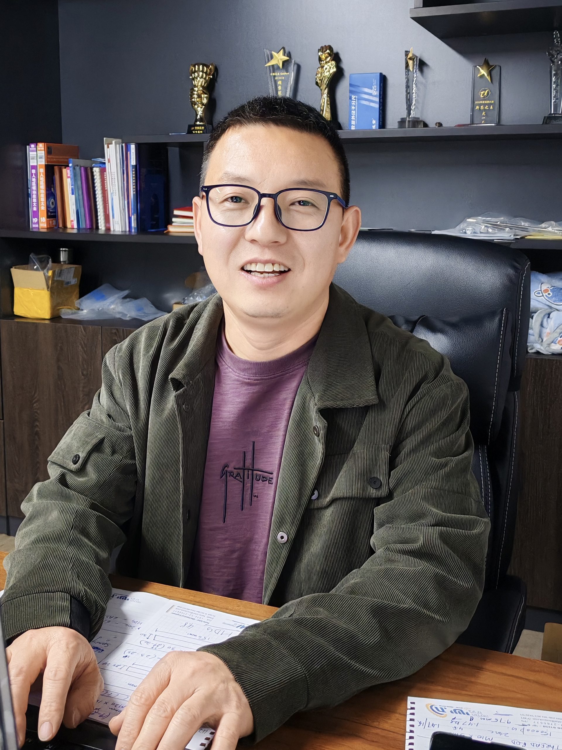 职位：manager senior customer 人名：alan