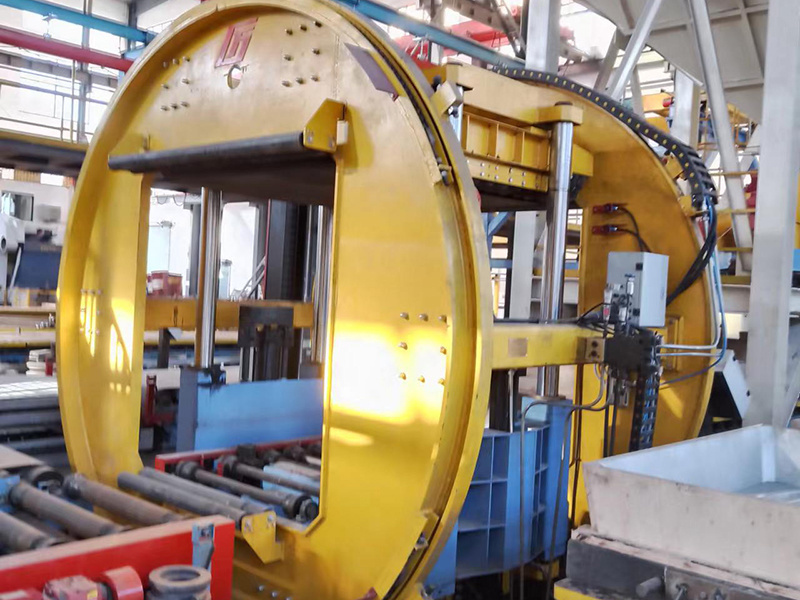Mold_Flipping_and_Stripping_Machine